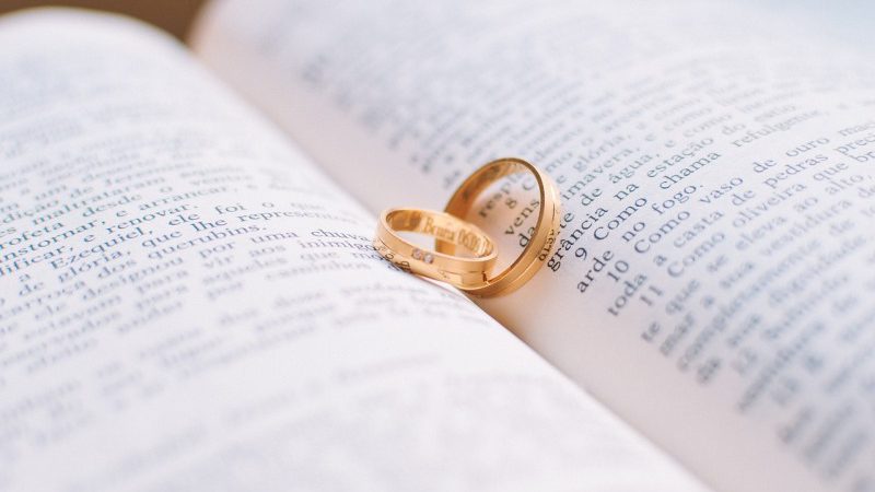 Obrączki - symbol wiecznej miłości i najważniejszy element ślubu